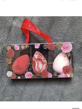PARIS HILTON Set Of 3 Makeup Sponges, New In Box & Sealed